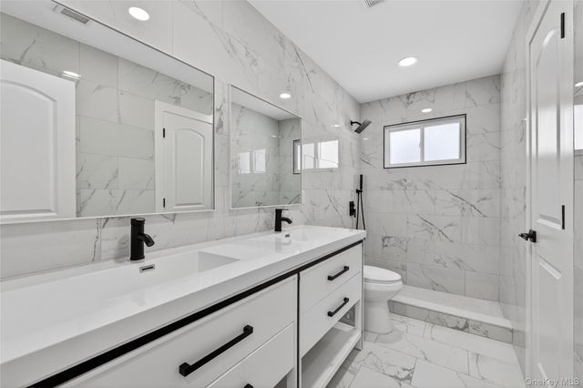 244 N Erie Avenue, Lindenhurst, NY 11757