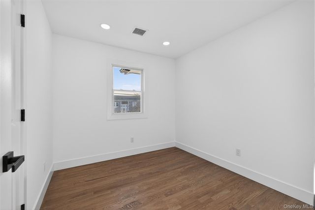 244 N Erie Avenue, Lindenhurst, NY 11757