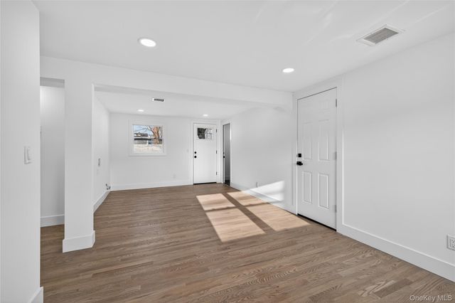 244 N Erie Avenue, Lindenhurst, NY 11757