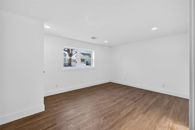 244 N Erie Avenue, Lindenhurst, NY 11757