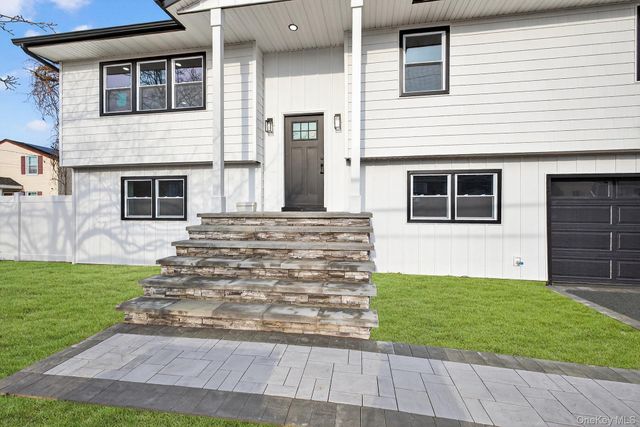 244 N Erie Avenue, Lindenhurst, NY 11757