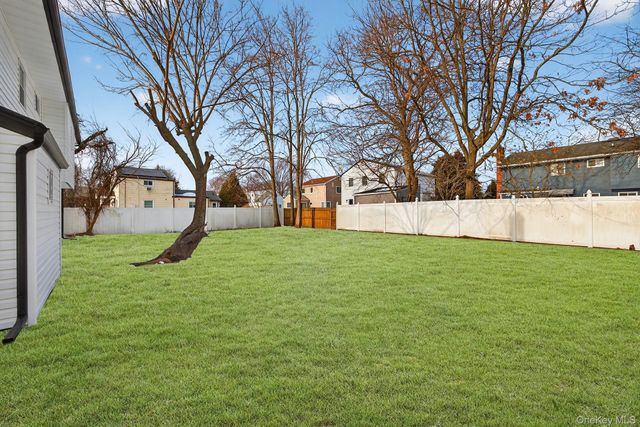 244 N Erie Avenue, Lindenhurst, NY 11757