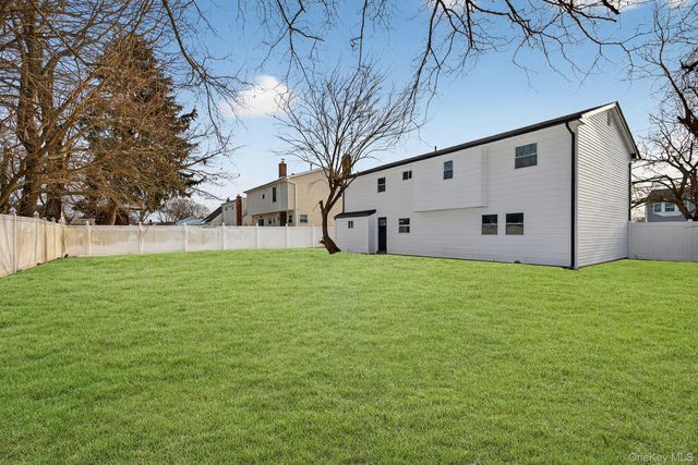 244 N Erie Avenue, Lindenhurst, NY 11757