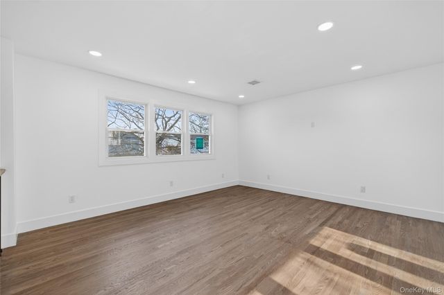 244 N Erie Avenue, Lindenhurst, NY 11757