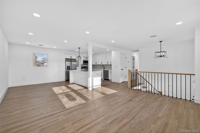 244 N Erie Avenue, Lindenhurst, NY 11757