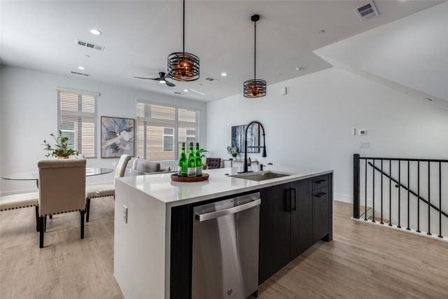 723 W 10th Street 105, Dallas, TX 75208