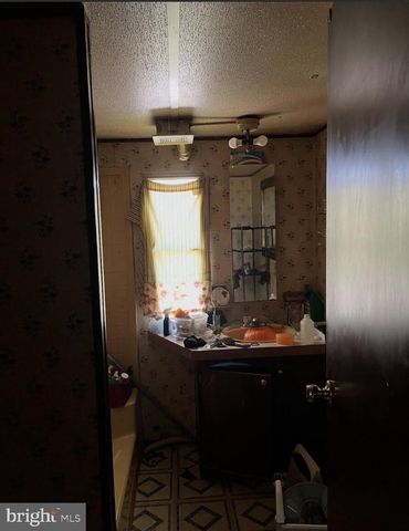 1600 BAER AVE, Hanover, PA 17331