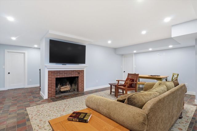 37 Chester Street, Nashua, NH 03064