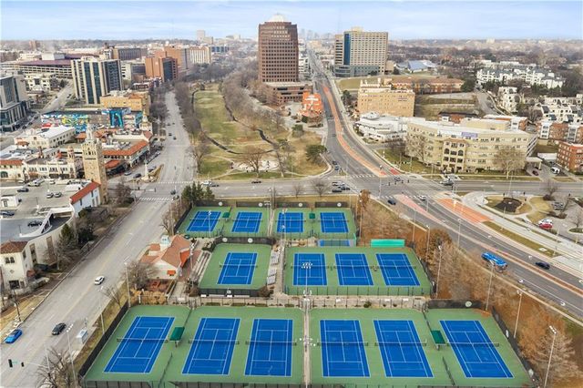 4942 Walnut Street 2 South, Kansas City, MO 64112