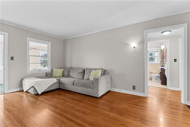 4942 Walnut Street 2 South, Kansas City, MO 64112