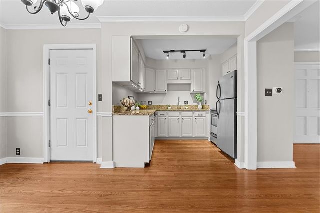 4942 Walnut Street 2 South, Kansas City, MO 64112