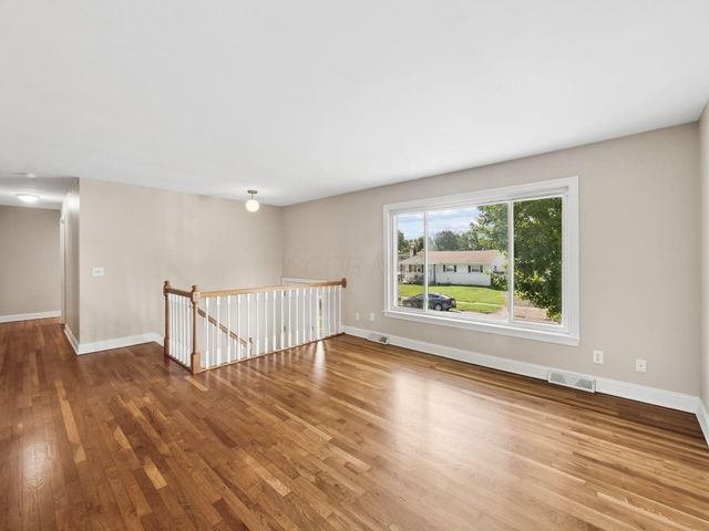1262 Oakfield Drive S, Columbus, OH 43229
