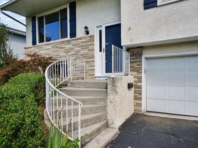 1262 Oakfield Drive S, Columbus, OH 43229