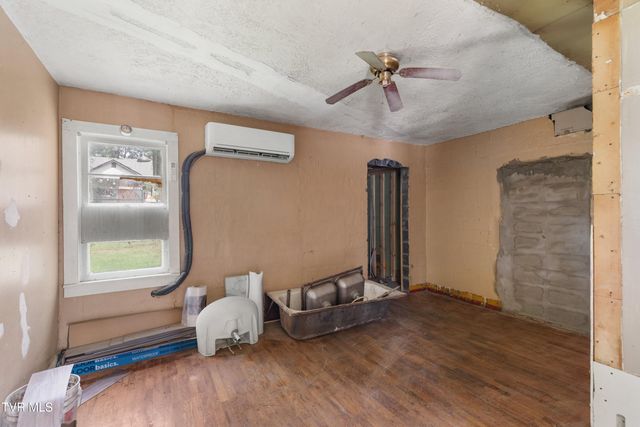 6563 East Andrew Johnson Highway, Whitesburg, TN 37891