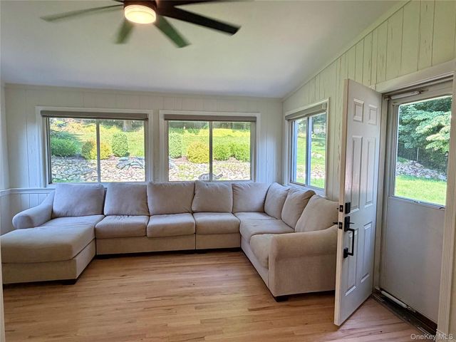 37 McKinley Street, Pearl River, NY 10965