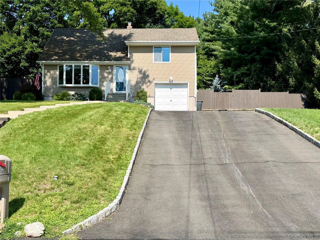 37 McKinley Street, Pearl River, NY 10965