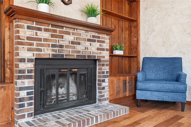 17 Giant Oak Dr, Economy, PA 15005