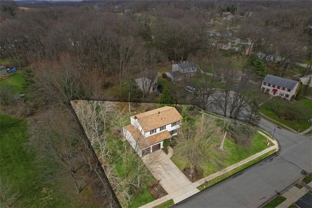 17 Giant Oak Dr, Economy, PA 15005