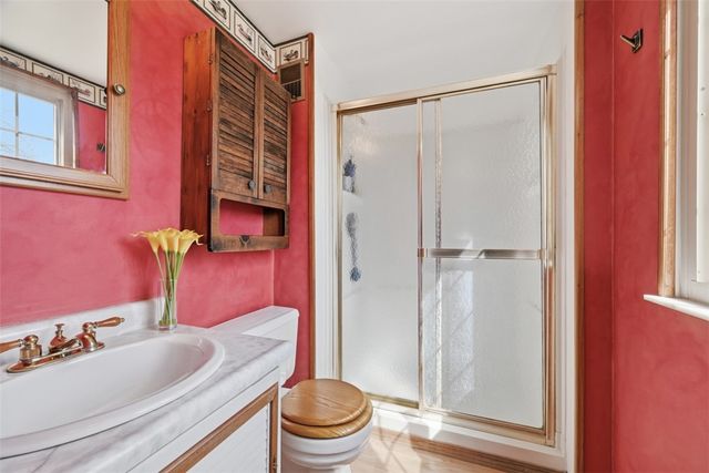 17 Giant Oak Dr, Economy, PA 15005