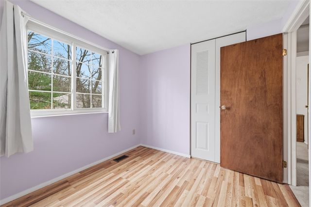 17 Giant Oak Dr, Economy, PA 15005