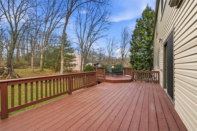 17 Giant Oak Dr, Economy, PA 15005