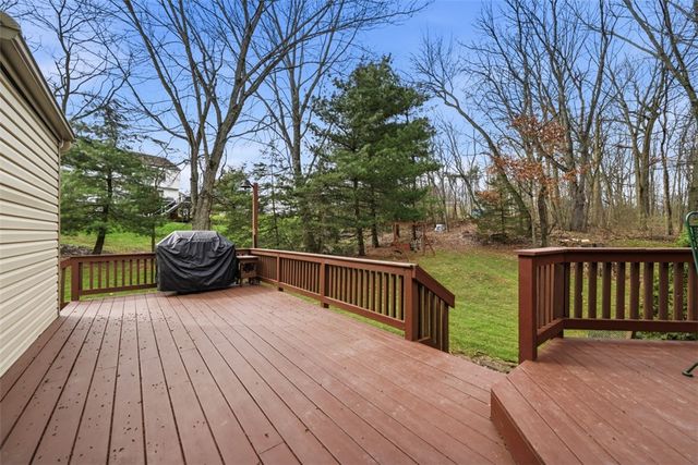 17 Giant Oak Dr, Economy, PA 15005