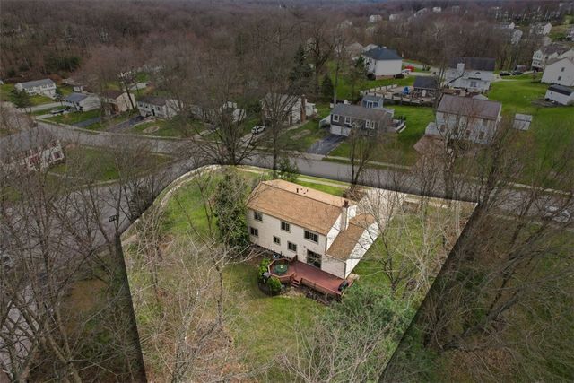 17 Giant Oak Dr, Economy, PA 15005