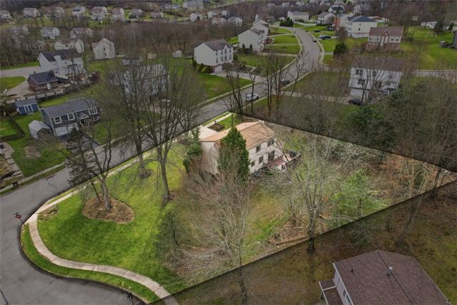 17 Giant Oak Dr, Economy, PA 15005