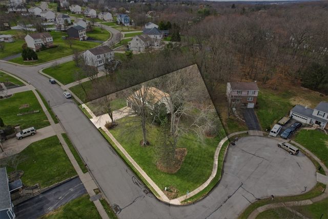 17 Giant Oak Dr, Economy, PA 15005