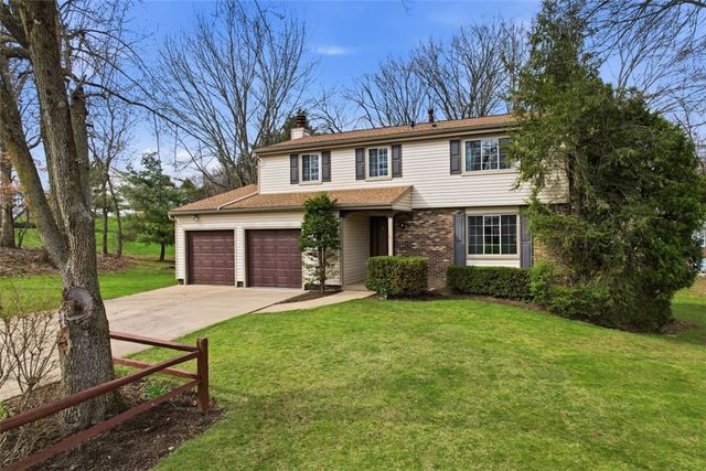 17 Giant Oak Dr, Economy, PA 15005