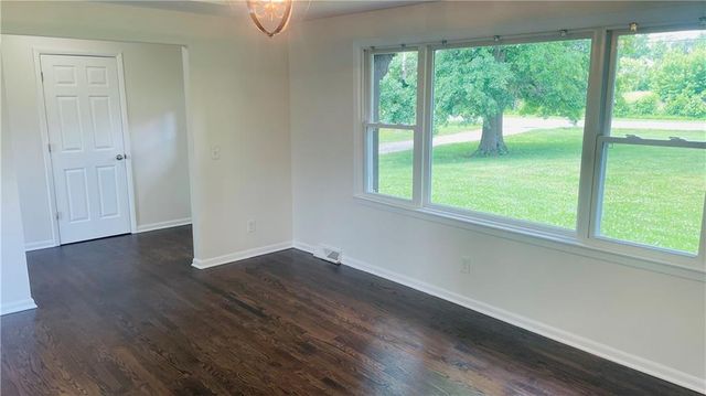 14007 Jesse James Farm Road, Kearney, MO 64060