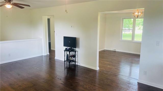 14007 Jesse James Farm Road, Kearney, MO 64060