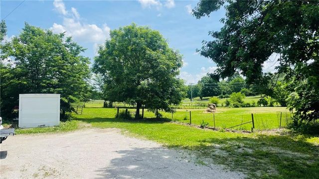 14007 Jesse James Farm Road, Kearney, MO 64060