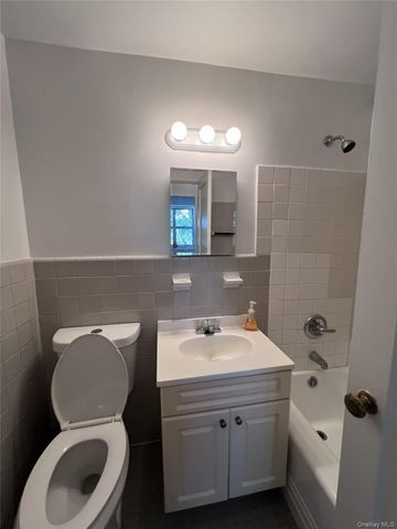 280 Collins Avenue 2B, Fleetwood, NY 10552