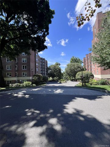 280 Collins Avenue 2B, Fleetwood, NY 10552