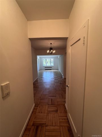 280 Collins Avenue 2B, Fleetwood, NY 10552