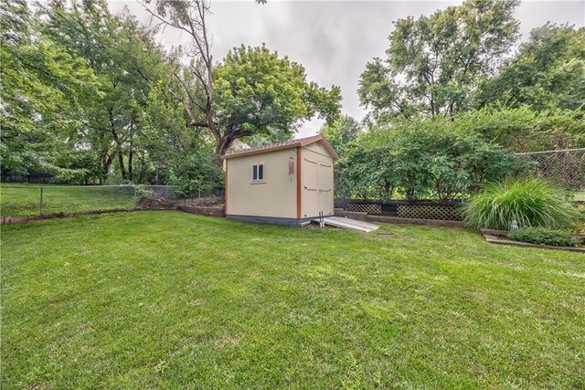 11917 W 49th Terrace, Shawnee, KS 66216