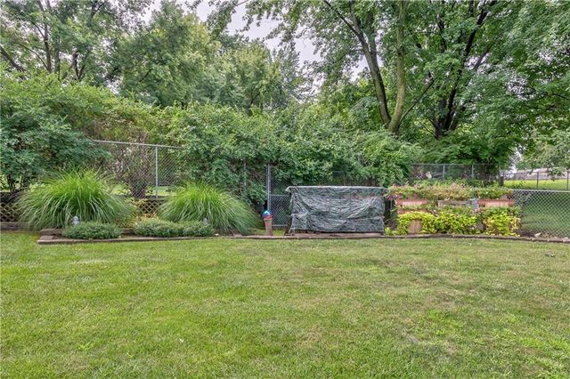 11917 W 49th Terrace, Shawnee, KS 66216