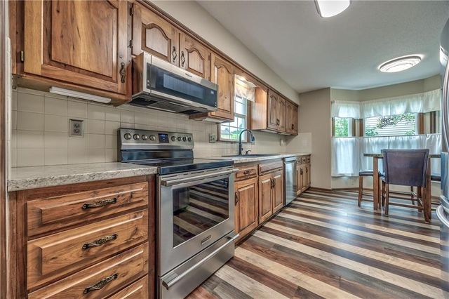11917 W 49th Terrace, Shawnee, KS 66216