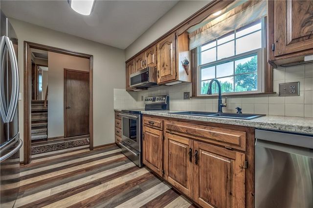 11917 W 49th Terrace, Shawnee, KS 66216