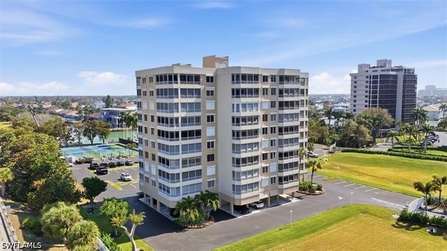 11118 Gulf Shore DR A803, Naples, FL 34108