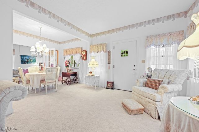 215 Lake Avenue NE, Hartville, OH 44632