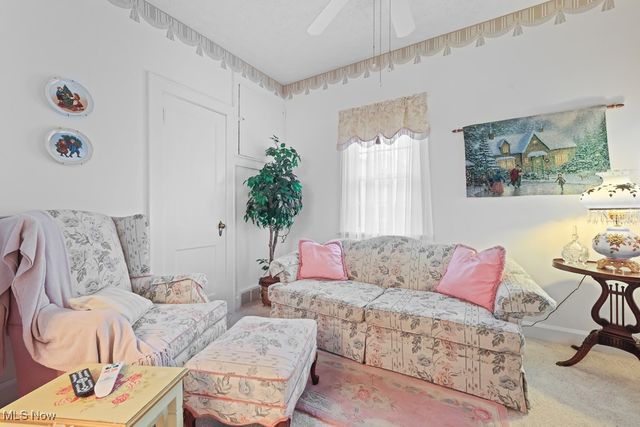 215 Lake Avenue NE, Hartville, OH 44632