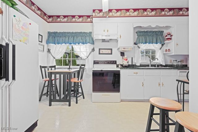 215 Lake Avenue NE, Hartville, OH 44632