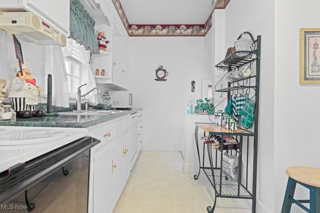 215 Lake Avenue NE, Hartville, OH 44632