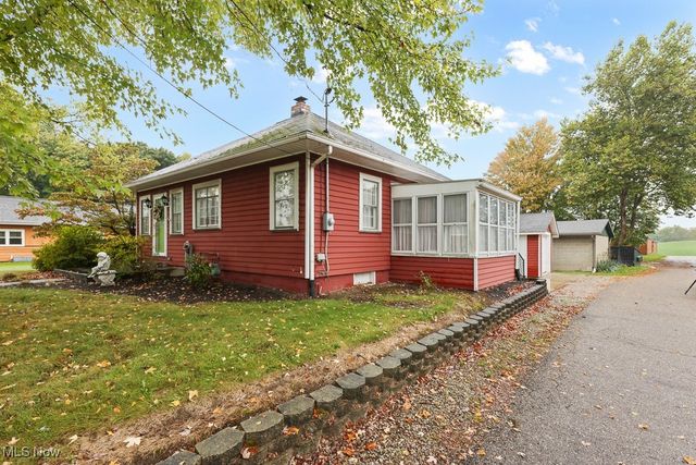 215 Lake Avenue NE, Hartville, OH 44632