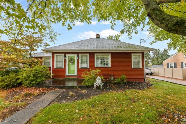 215 Lake Avenue NE, Hartville, OH 44632