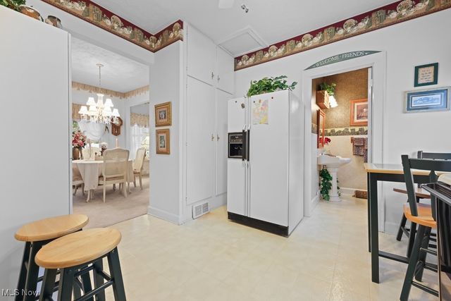 215 Lake Avenue NE, Hartville, OH 44632