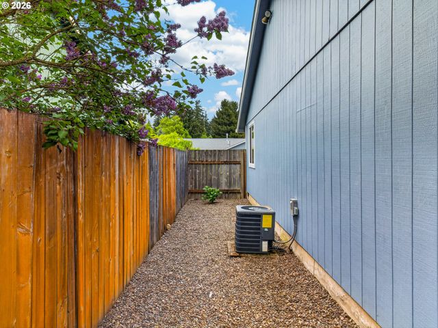 8479 Sw TYGH Loop, Tualatin, OR 97062