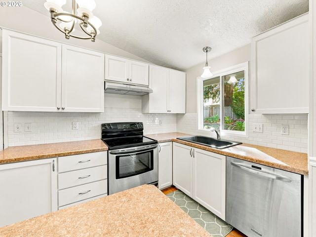 8479 Sw TYGH Loop, Tualatin, OR 97062